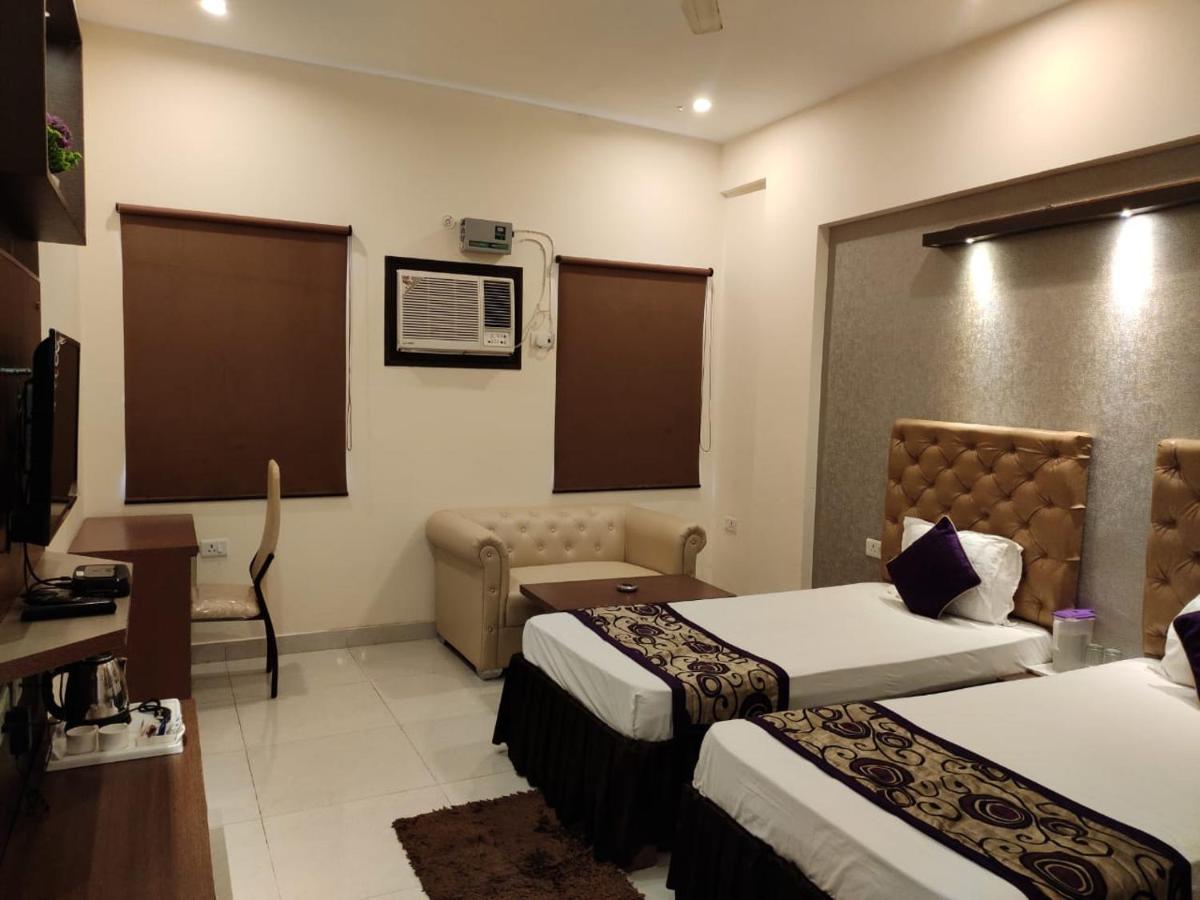Maple Delite Hotel Lucknow Exterior photo