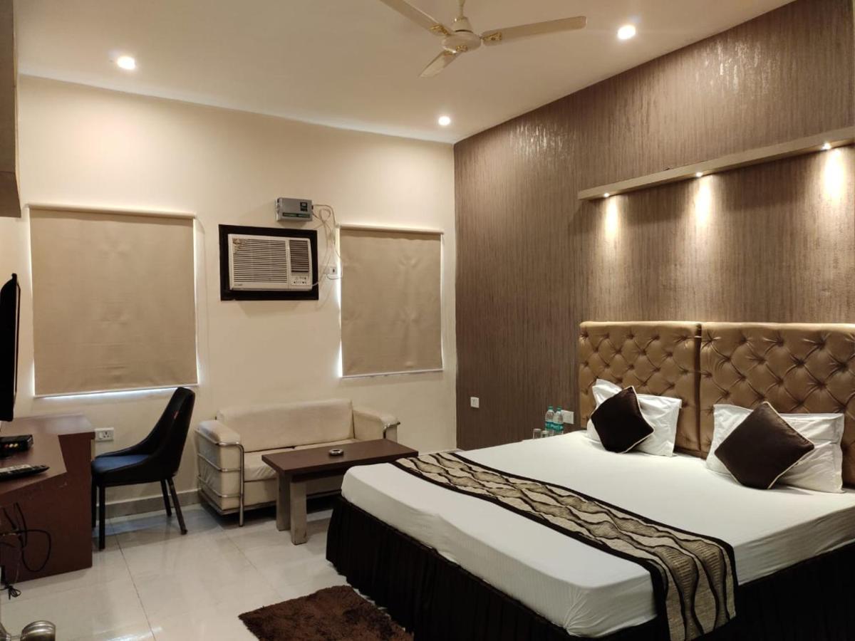 Maple Delite Hotel Lucknow Exterior photo