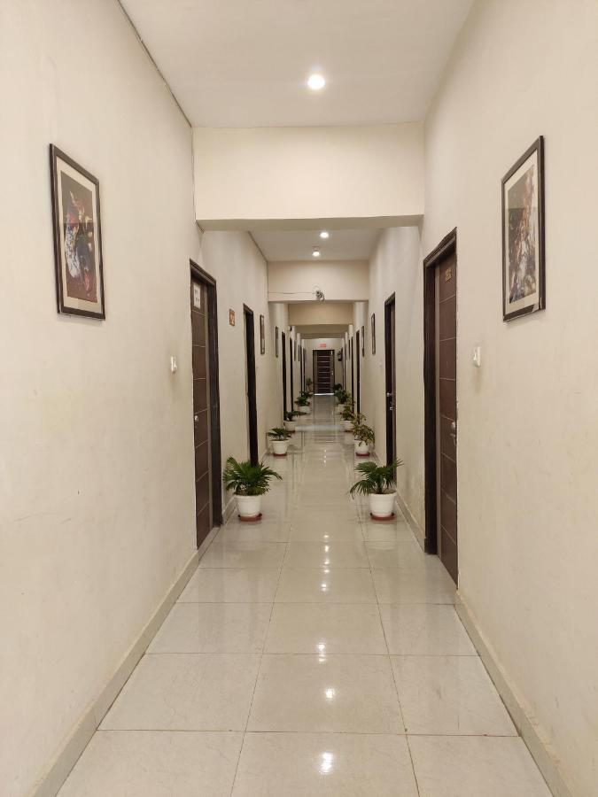 Maple Delite Hotel Lucknow Exterior photo