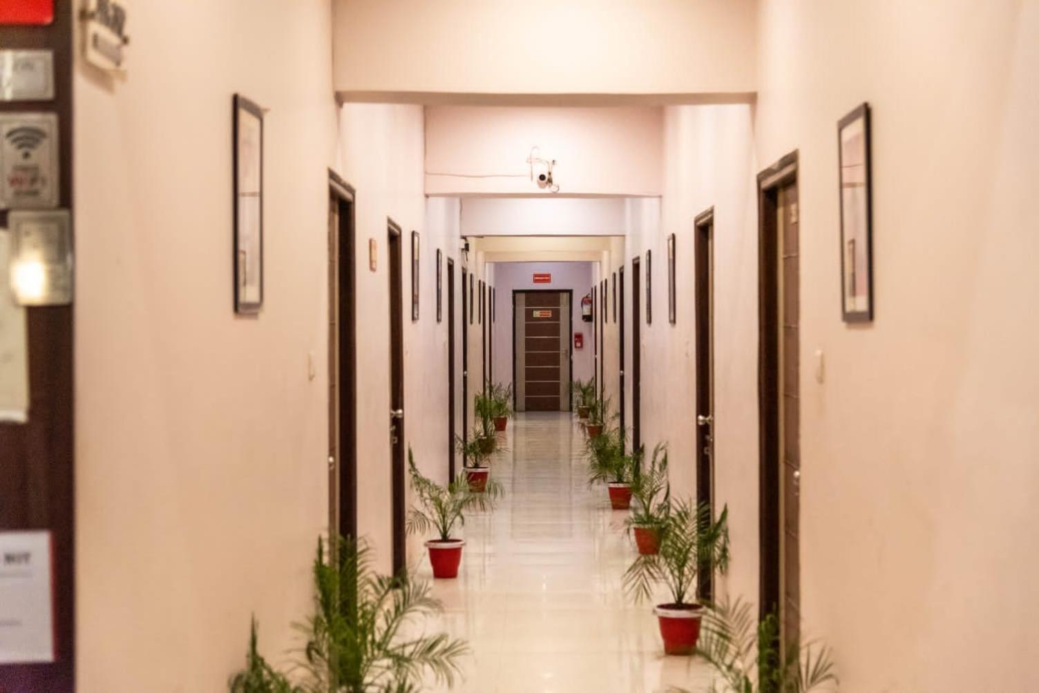 Maple Delite Hotel Lucknow Exterior photo